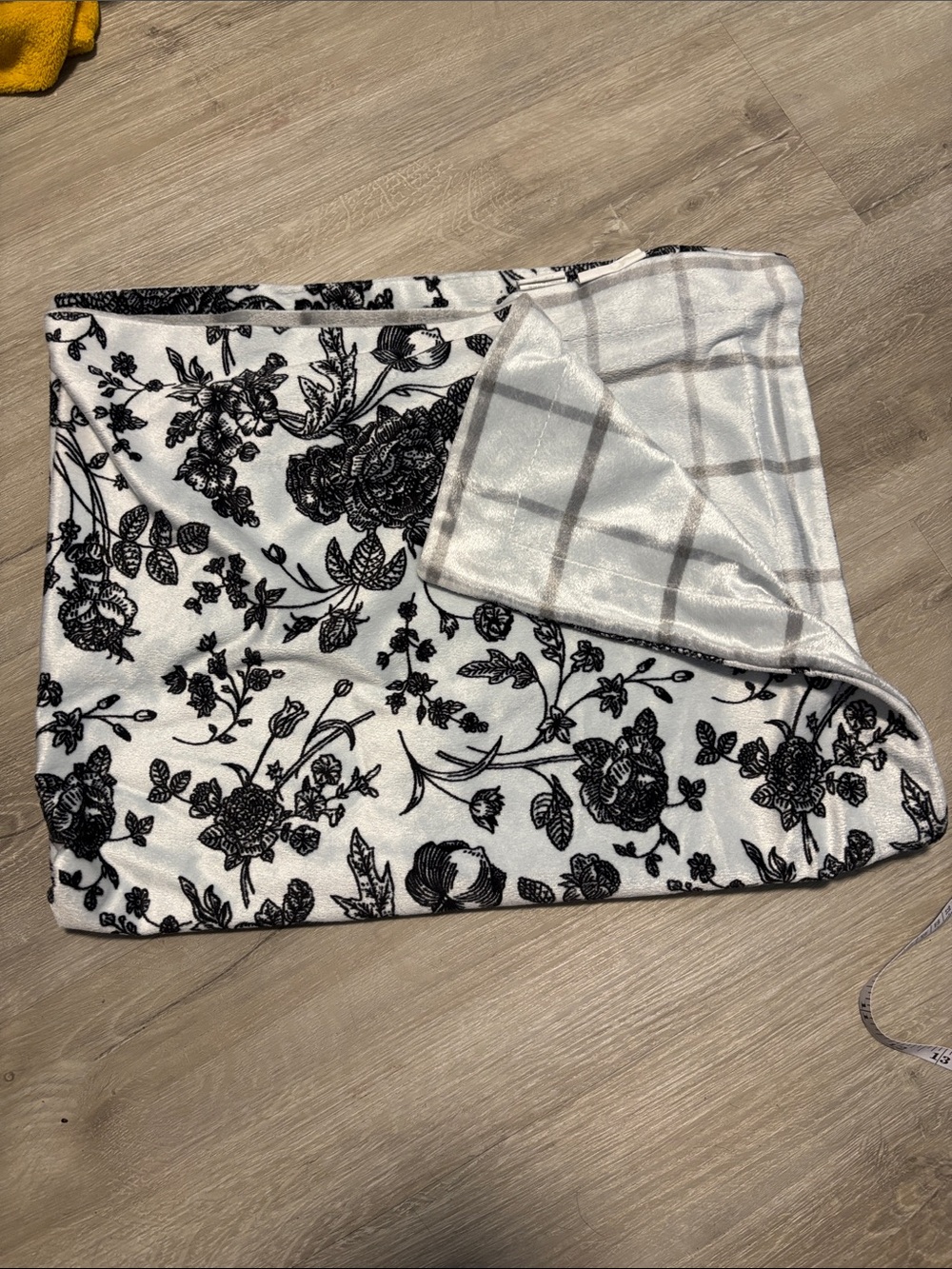 Reversible Floral & Plaid Cozy Throw Blanket - Black/White